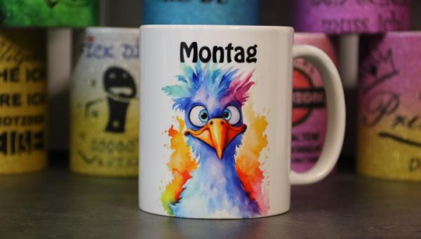 Weiße Tasse mit Spruch Vögel Montag (lachend) Freitag (Traurig)